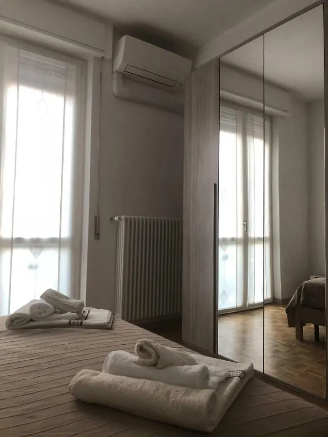 Monte Goj Apartments コモ